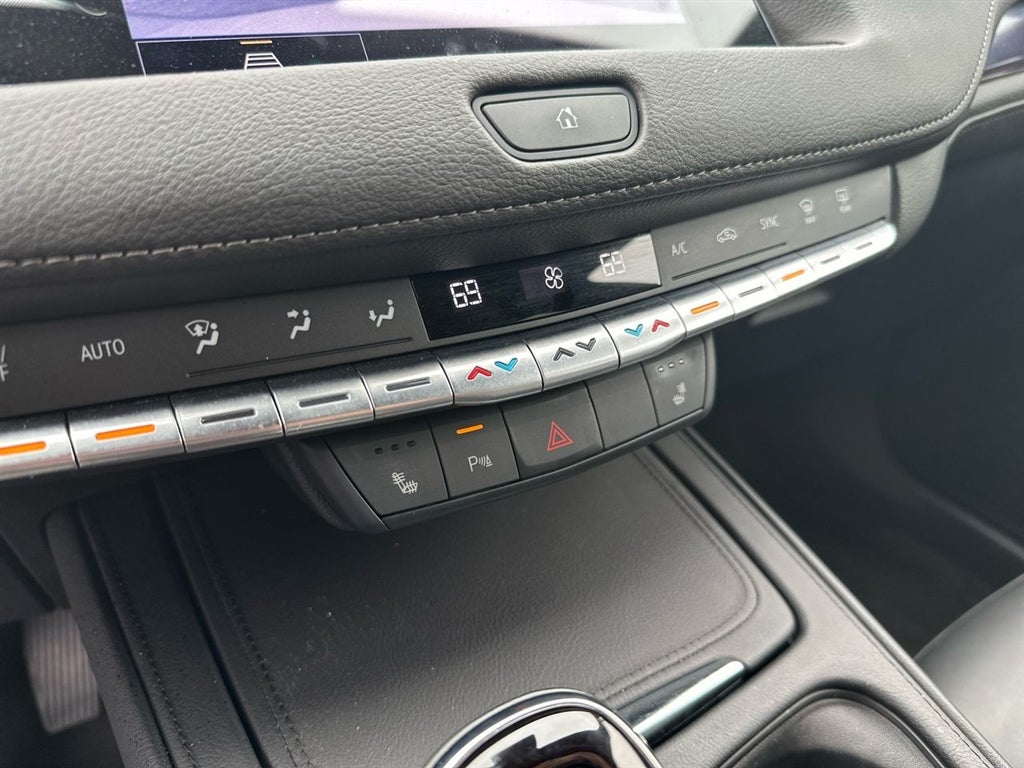 2023 Cadillac XT4 AWD Luxury